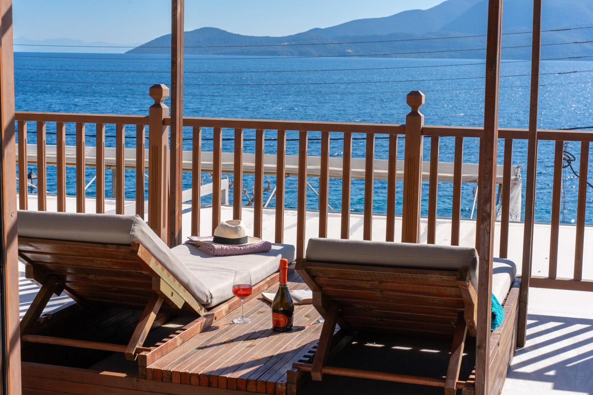 Sea Rock Apartment Agia Efimia Exterior photo